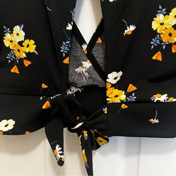 Black Floral Divided Cropped Open Back Cut Out Blouse - Picture 4 of 7